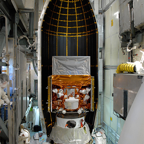 ASTRO | Vue du satellite Fermi dans la coiffe de la fusée avant son lancement en Juin 2008 ©nasa